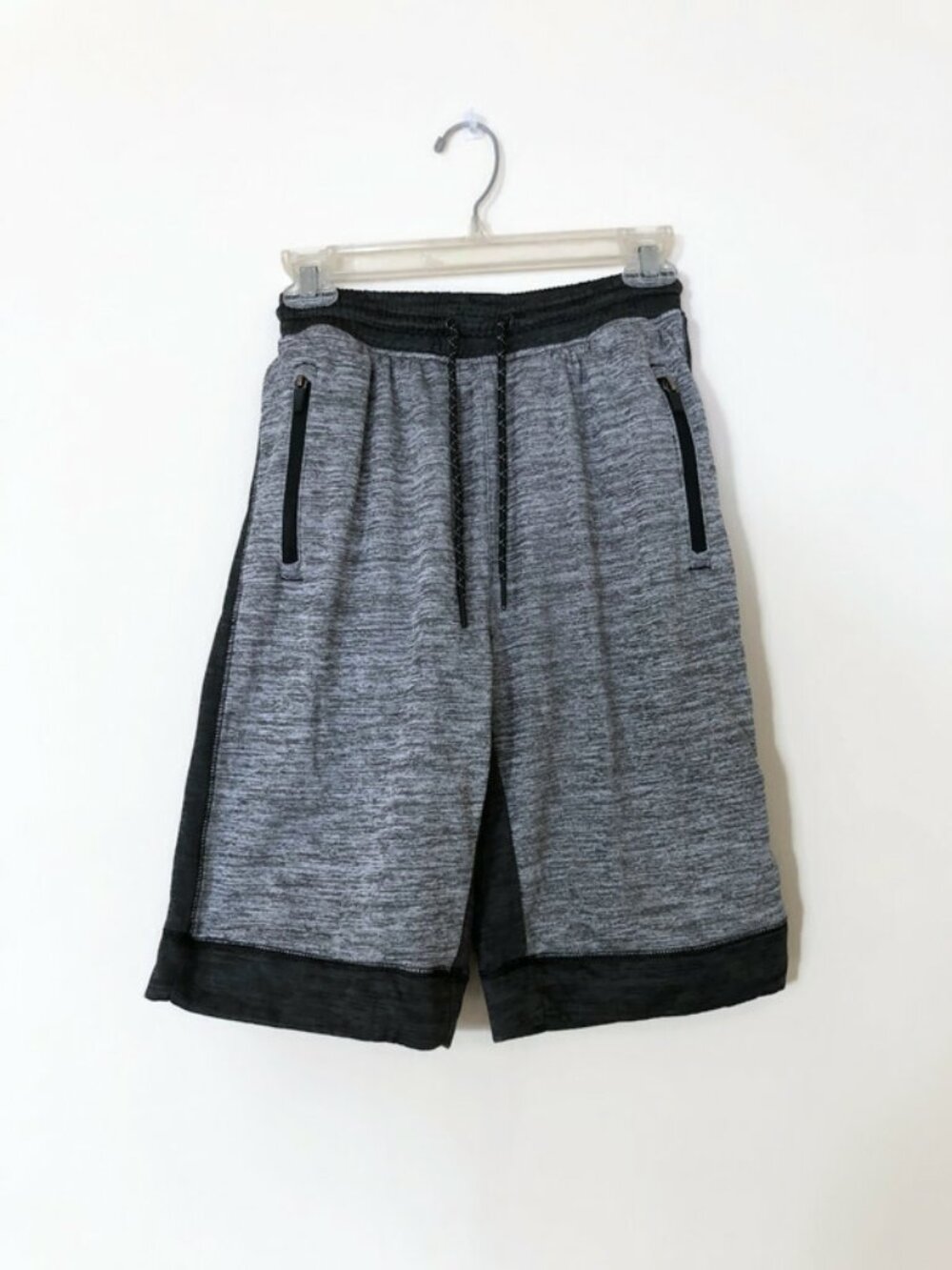 Burnside. Soft shorts with zipper pockets and elastic waist